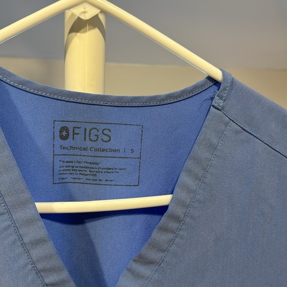 FIGS Casma Womens 3 Pocket Light Blue Technical Collection Scrub Top, Size S - Picture 3 of 4